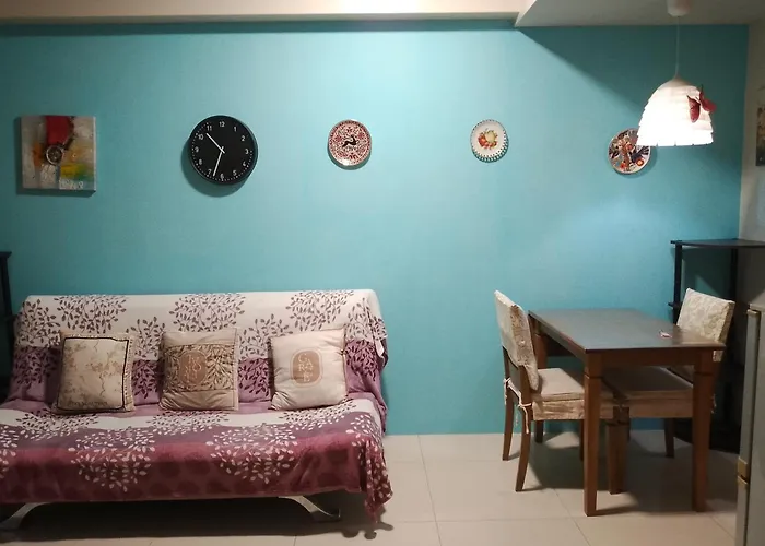 Sheila's Condotel At One Palm Tree Апартаменты