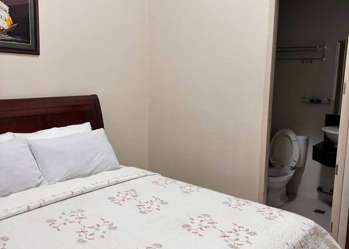 Апартаменты Sheila's Condotel At One Palm Tree Манила